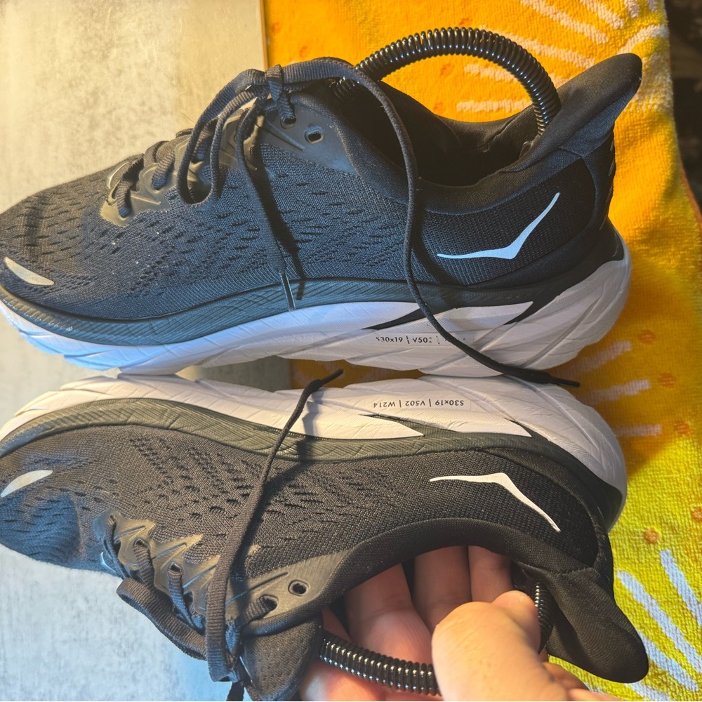 Hoka Clifton 8 wide 9 D Black and white Running Shoes - Picture 6 of 7